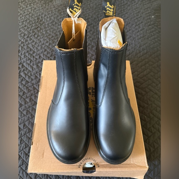 Dr. Martens Black 2976 Chelsea Boots - Picture 2 of 3